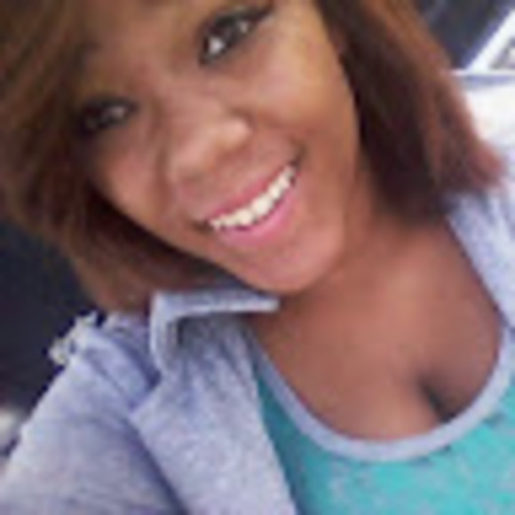 Meet your Posher, Cassandra - Picture 1 of 1